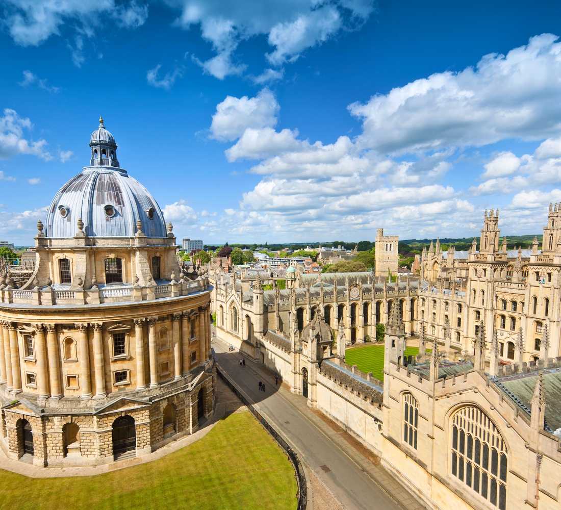Hop-on hop-off sightseeing bus tours in Oxford, United Kingdom – Open-top buses, top attractions, and free cancellation in 2026