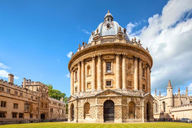 Explore Oxford with hop-on hop-off tickets – Hassle-free sightseeing and breathtaking views in 2025 Discover Oxford with official hop-on hop-off bus tours – Flexible routes, iconic monuments, and panoramic city views 2025